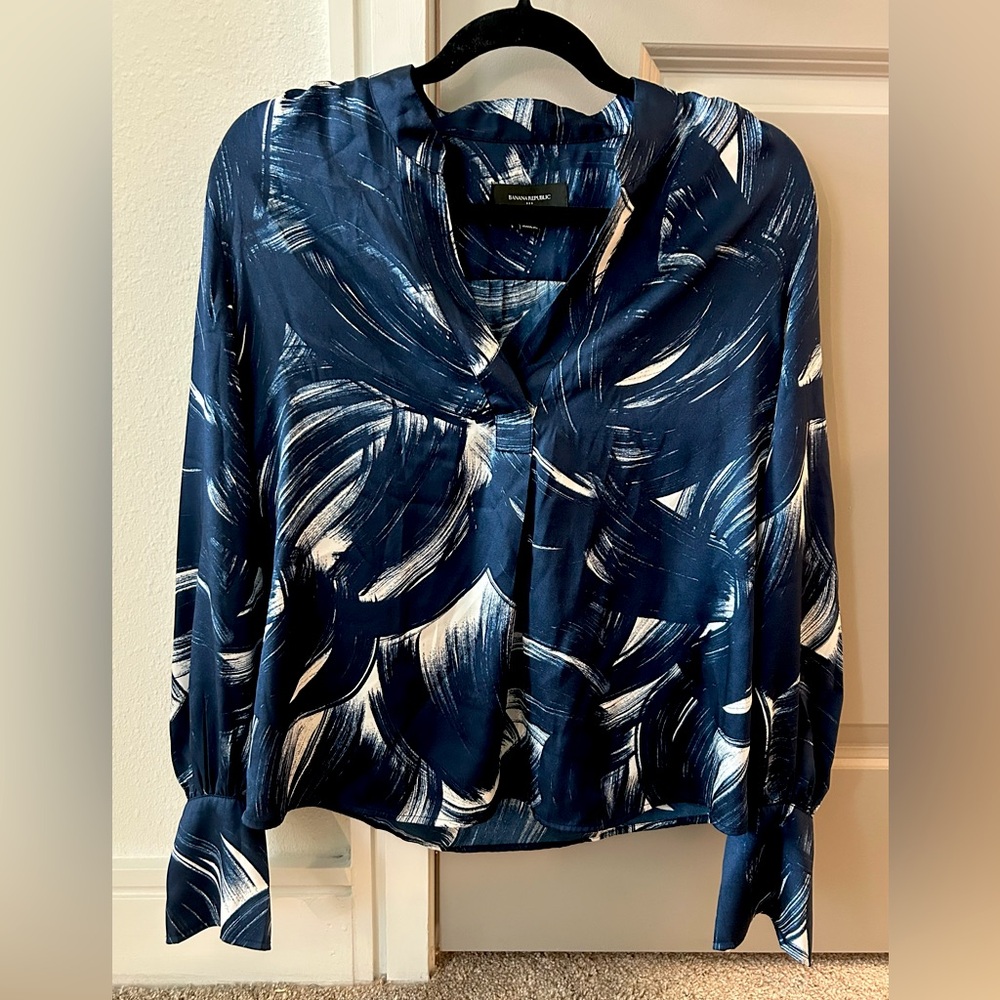 NEW (S) Banana Republic Crepe Volume-Sleeve Blouse Navy White Print Long Sleeve